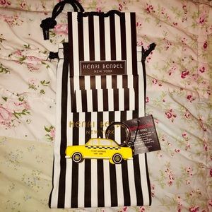 RARE! Henri Bendel 🚕